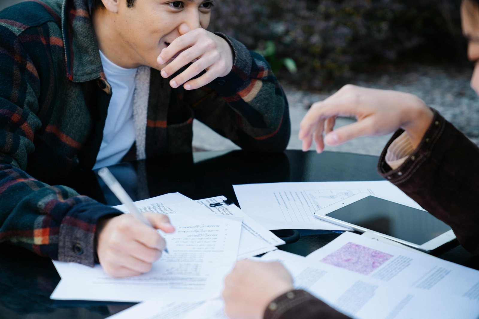 How to Effectively Keep Up with the Latest Research Topics in Your Field